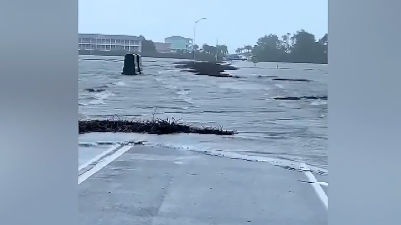 Hurricane Ian sends water flowing over coastal NC causeway