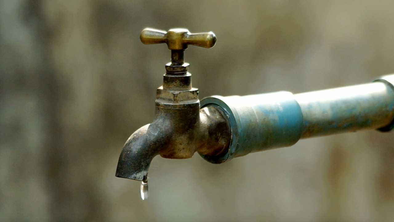8 signs your drinking water may be contaminated