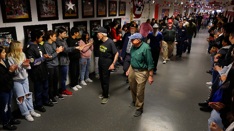 Kennewick middle school students honor all who have served
