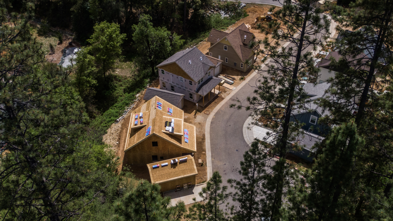 See drone video of new Nevada City homes rising in a very high fire hazard zone