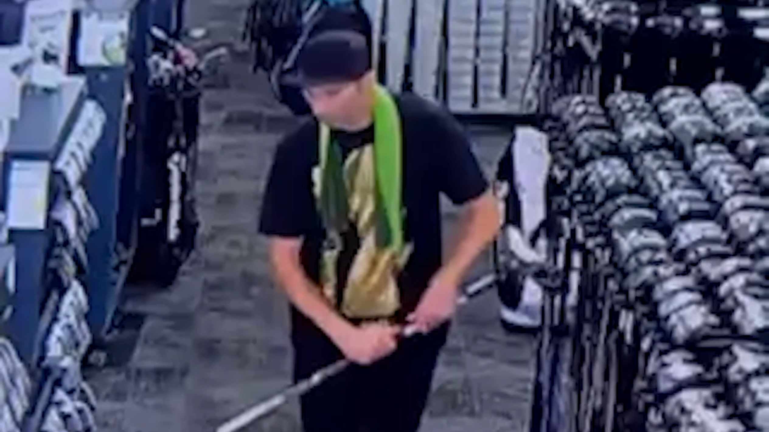 Police warn golf stores after high-priced driver thefts across Tacoma, Bellevue