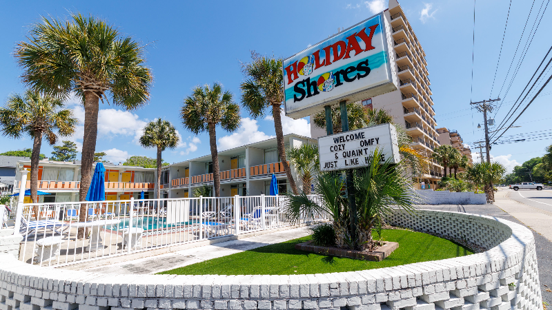 Retro Myrtle Beach motel is up for sale. Take a look inside the Holiday Shores