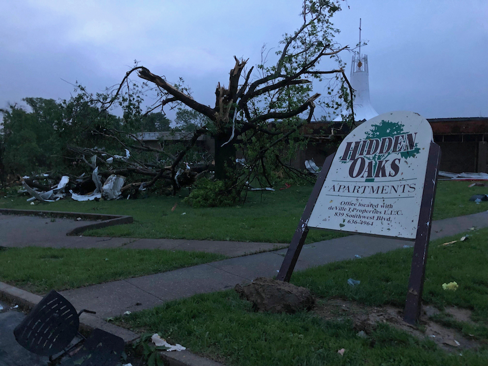 Missouri tornado damage traps people in homes
