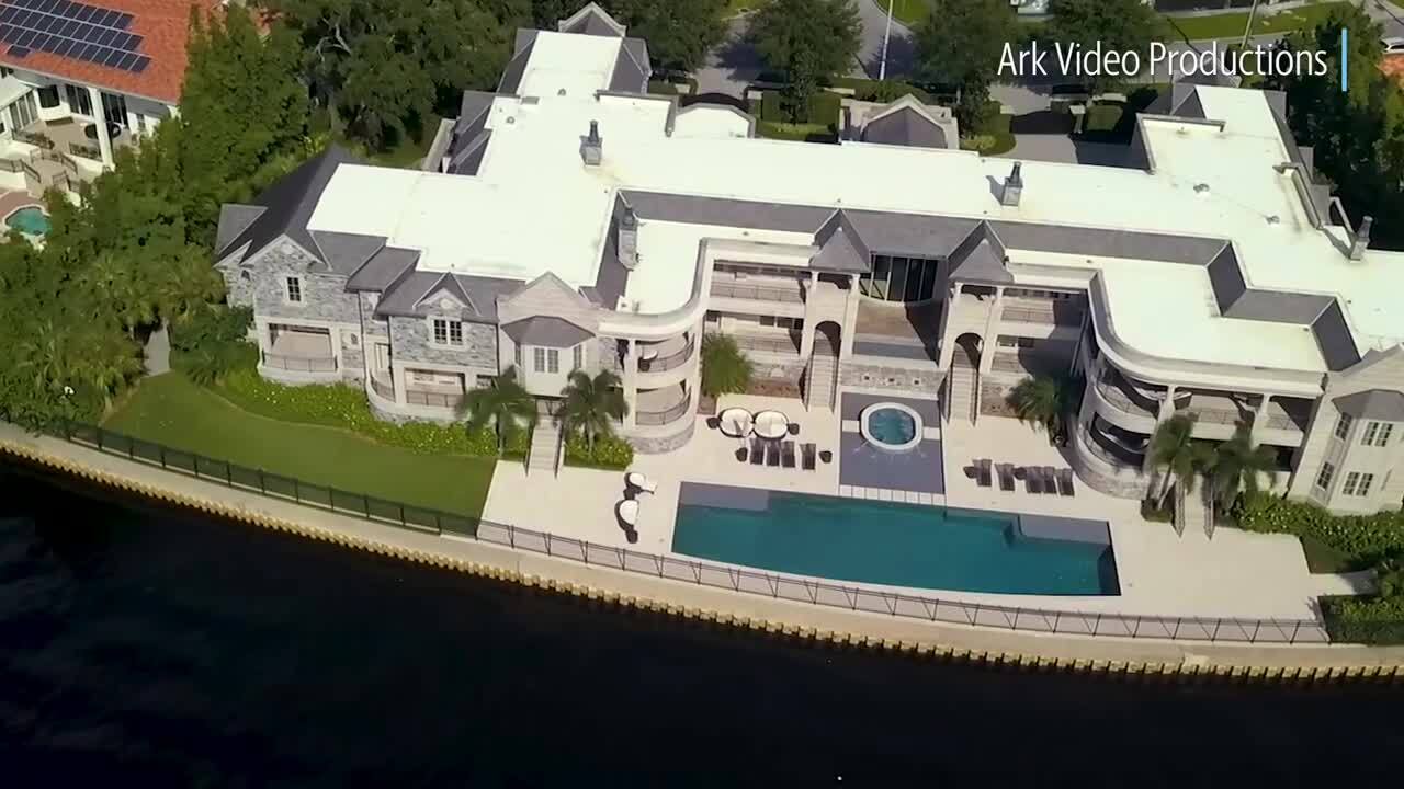 See the Florida mansion that Tom Brady moved into. It’s owned by Derek Jeter