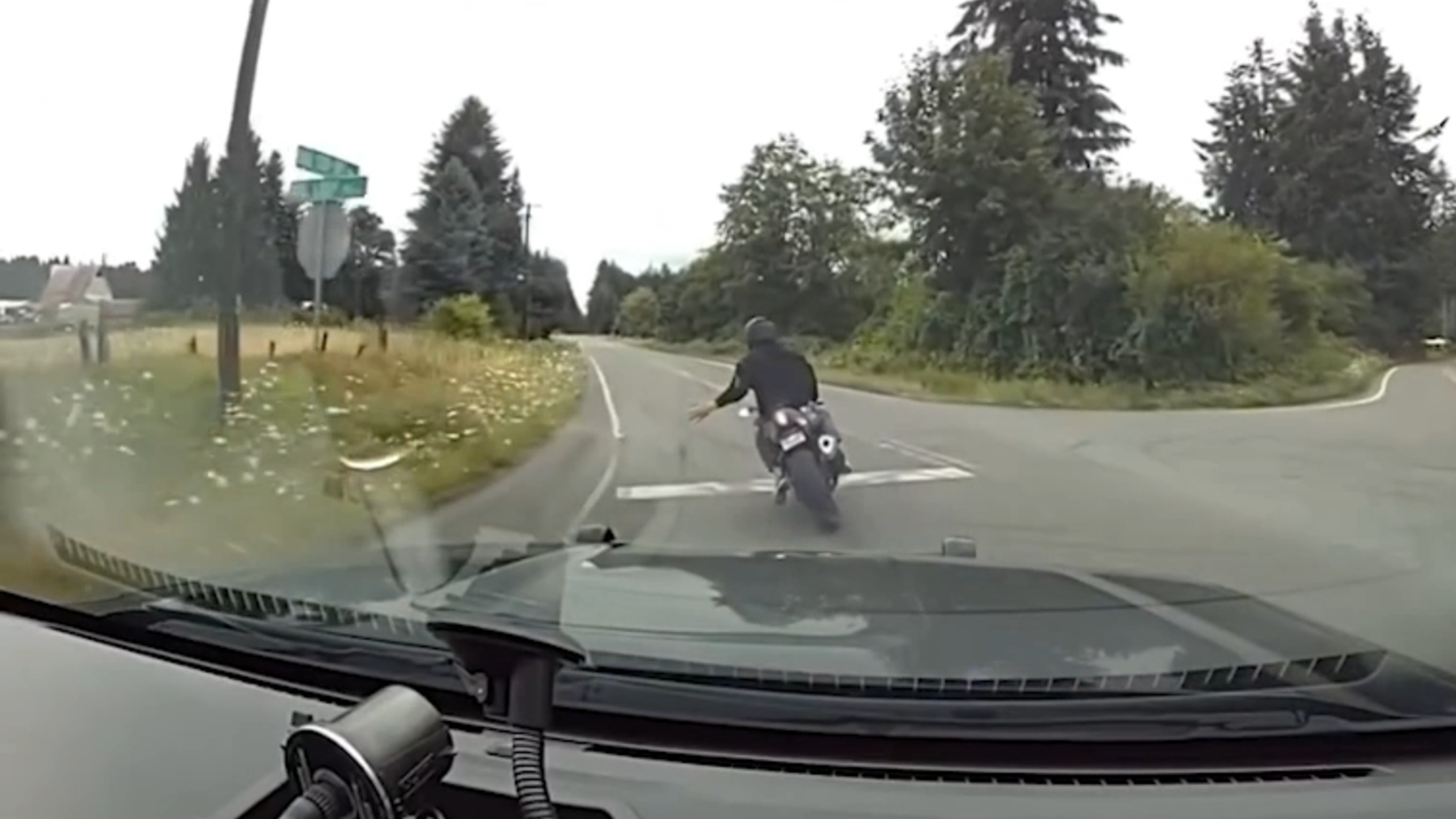 Wanted motorcyclist flees from Thurston Co. deputies Sunday