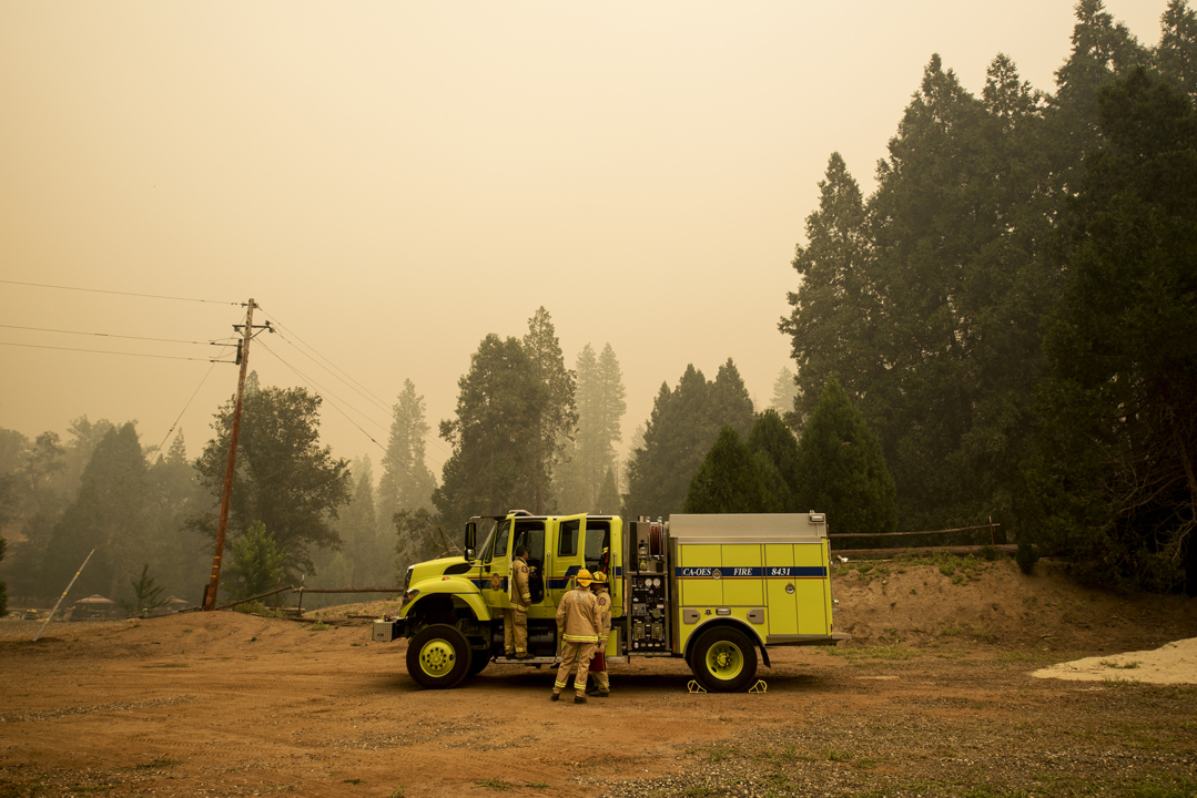 Approaching Ferguson Fire sparks worries at Wawona meeting. Evacuations? Air quality?