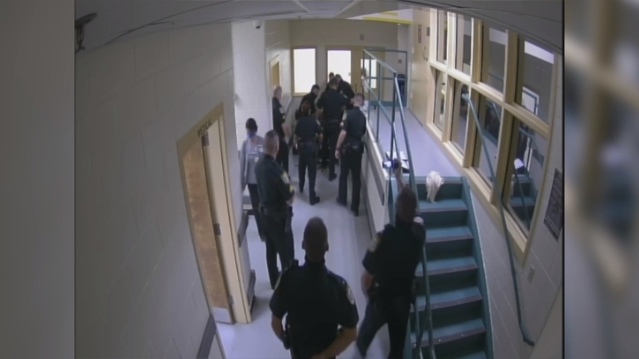 Manatee County jail deputy resigns, charged with battery Bradenton Herald