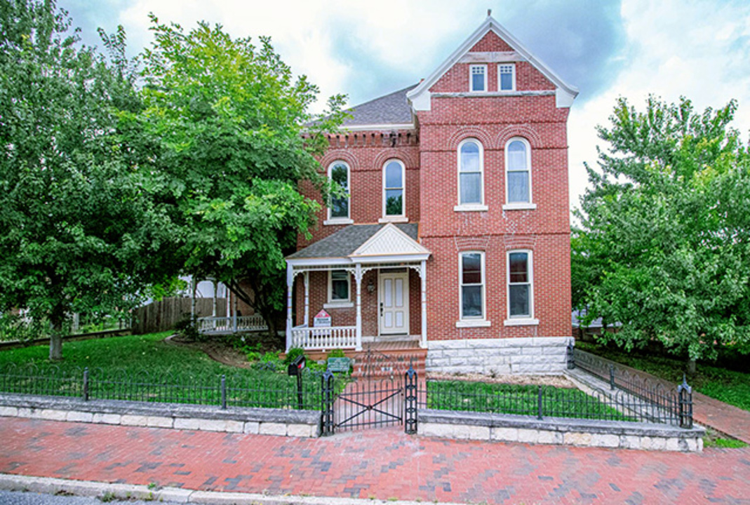 Want the best COVID quarantine house ever? Try this $350K Missouri home … with jail