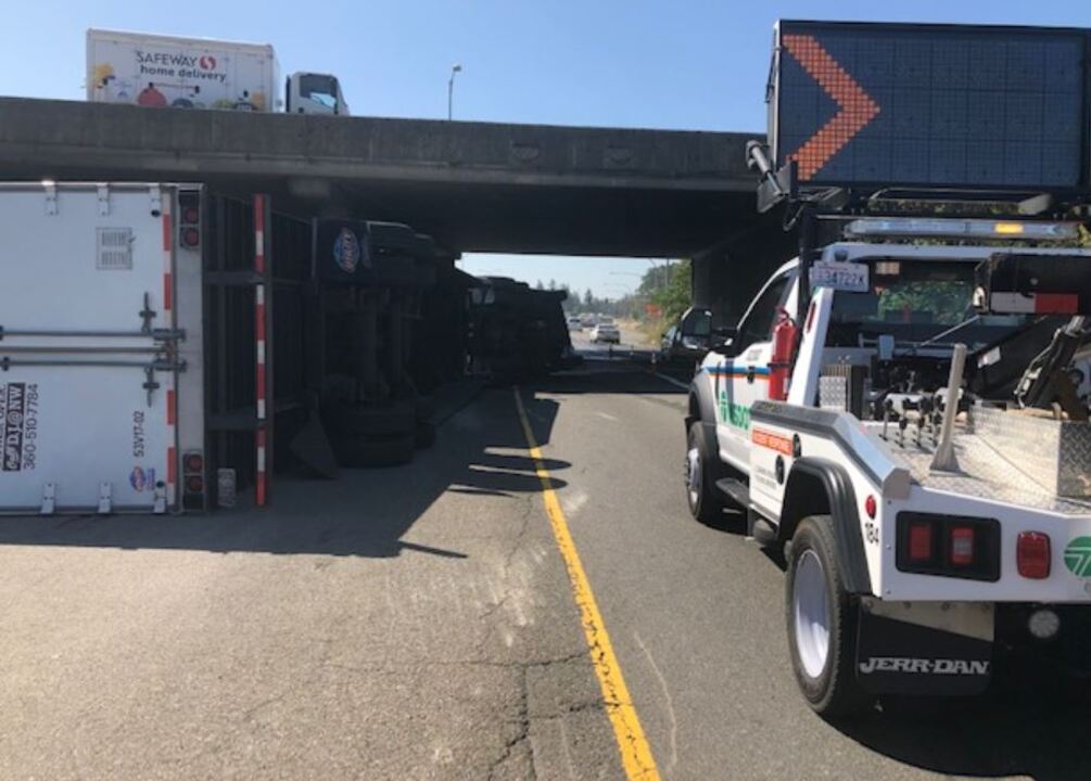 Overturned semi near SR 512 and I-5 creates miles-long backup (Video ...