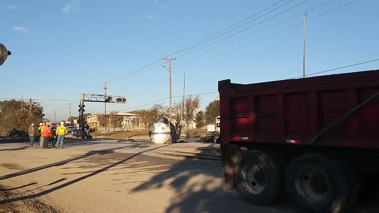 6 injured when Fort Worth commuter train collides with truck | Fort ...