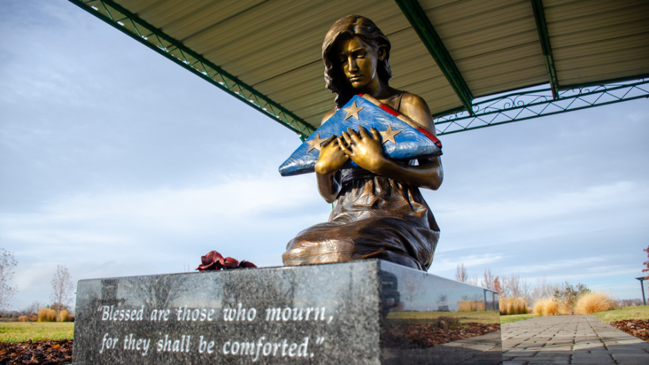 Colorado bronze artist Sutton Betti describes origin of Tri-City Gold Star mother statue
