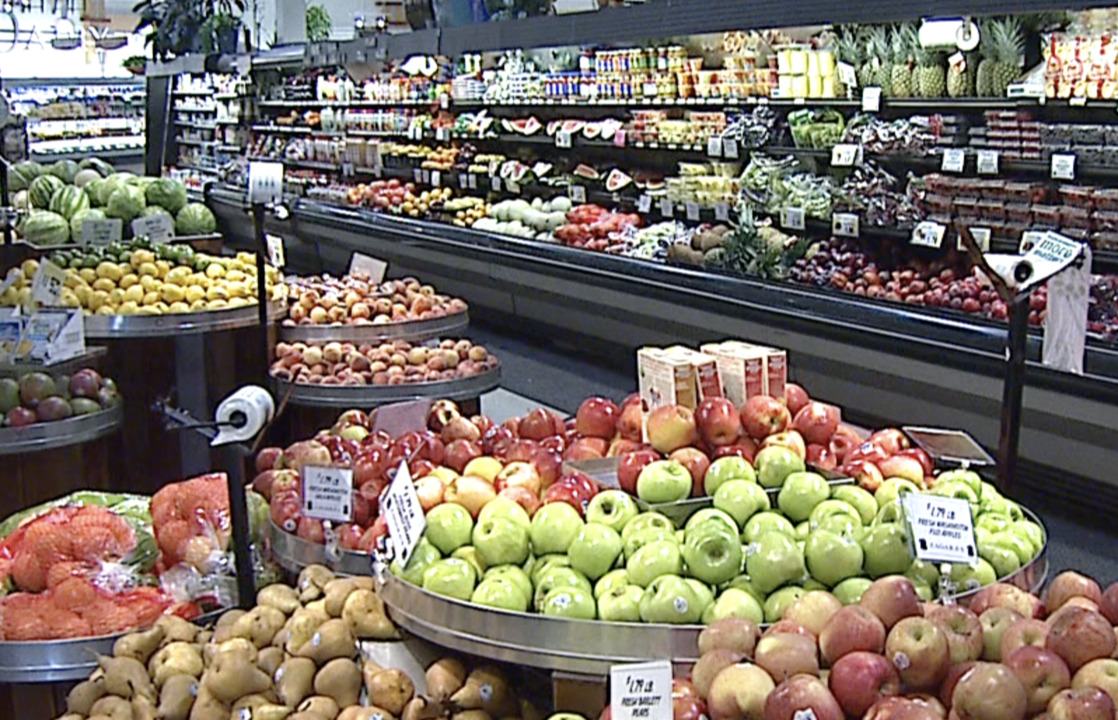 Can an organic food–based diet reduce cancer risk?