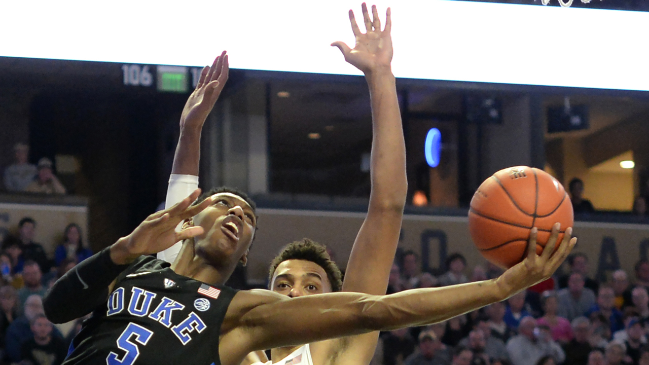 Zion Williamson scores from near and far as No. 1 Duke pounds Wake Forest