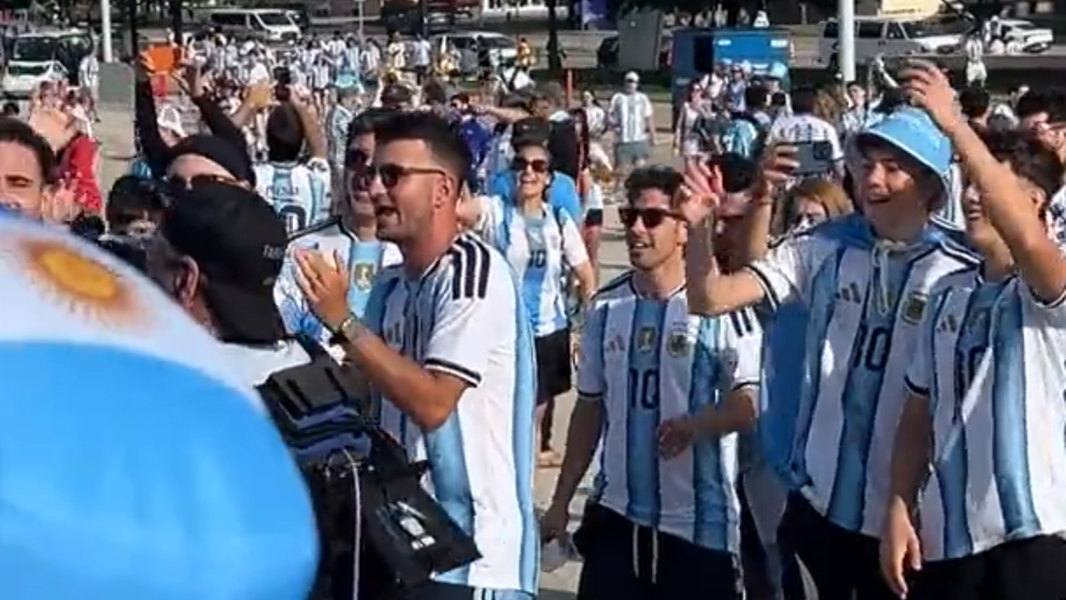 Argentina fans arrive at Dallas Stadium