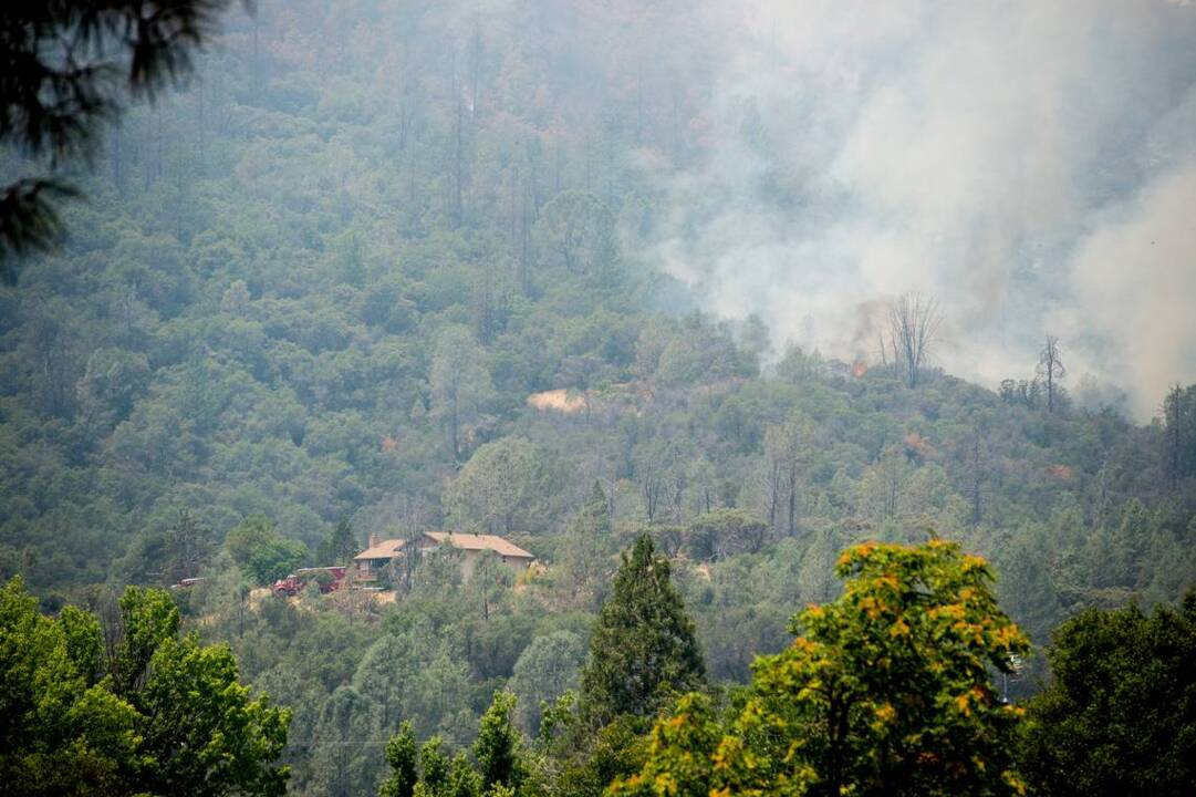 ‘We’re still here.’ Mariposa hotel owner clings to hope as fire rages