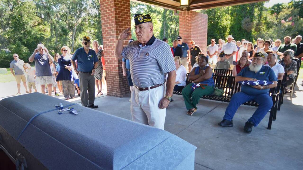 Beaufort community pays its respects at indigent Vietnam veteran’s funeral