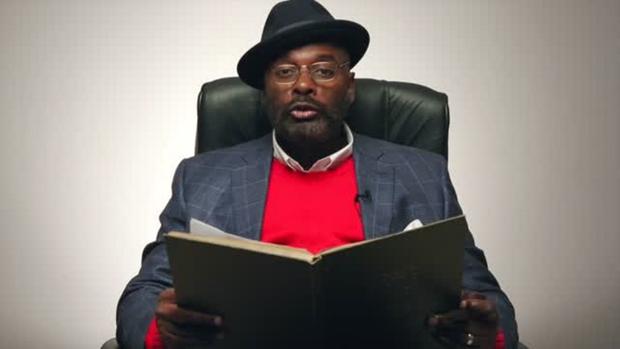 Barry Saunders reads 'The Night Before Christmas' 