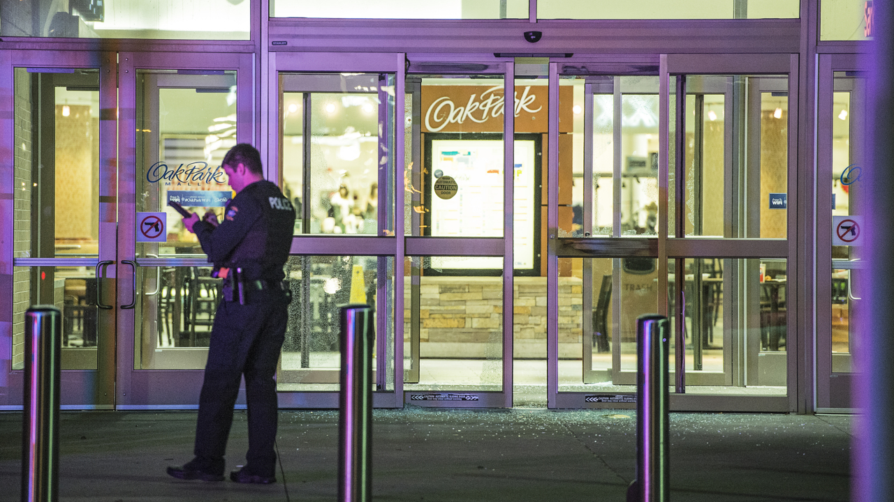 Witness describe shooting at Oak Park Mall | Kansas City Star