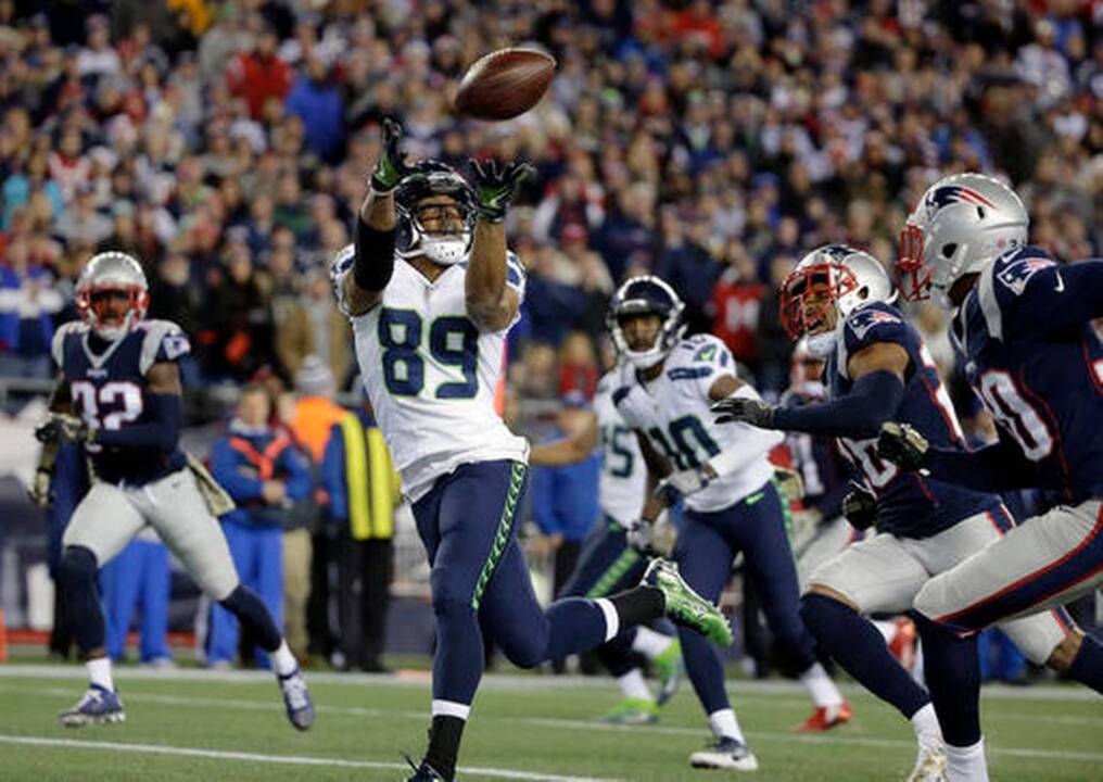 Doug Baldwin praising Russell Wilson for his TD catches after win over Patriots