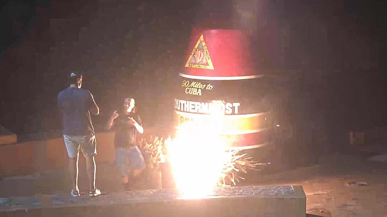 Vándalos prenden fuego al monumento más famoso de Cayo Hueso y causan indignación