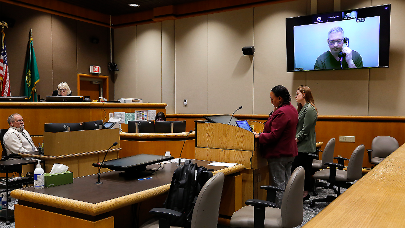 Paraeducator accused of making child porn appears in Benton Court