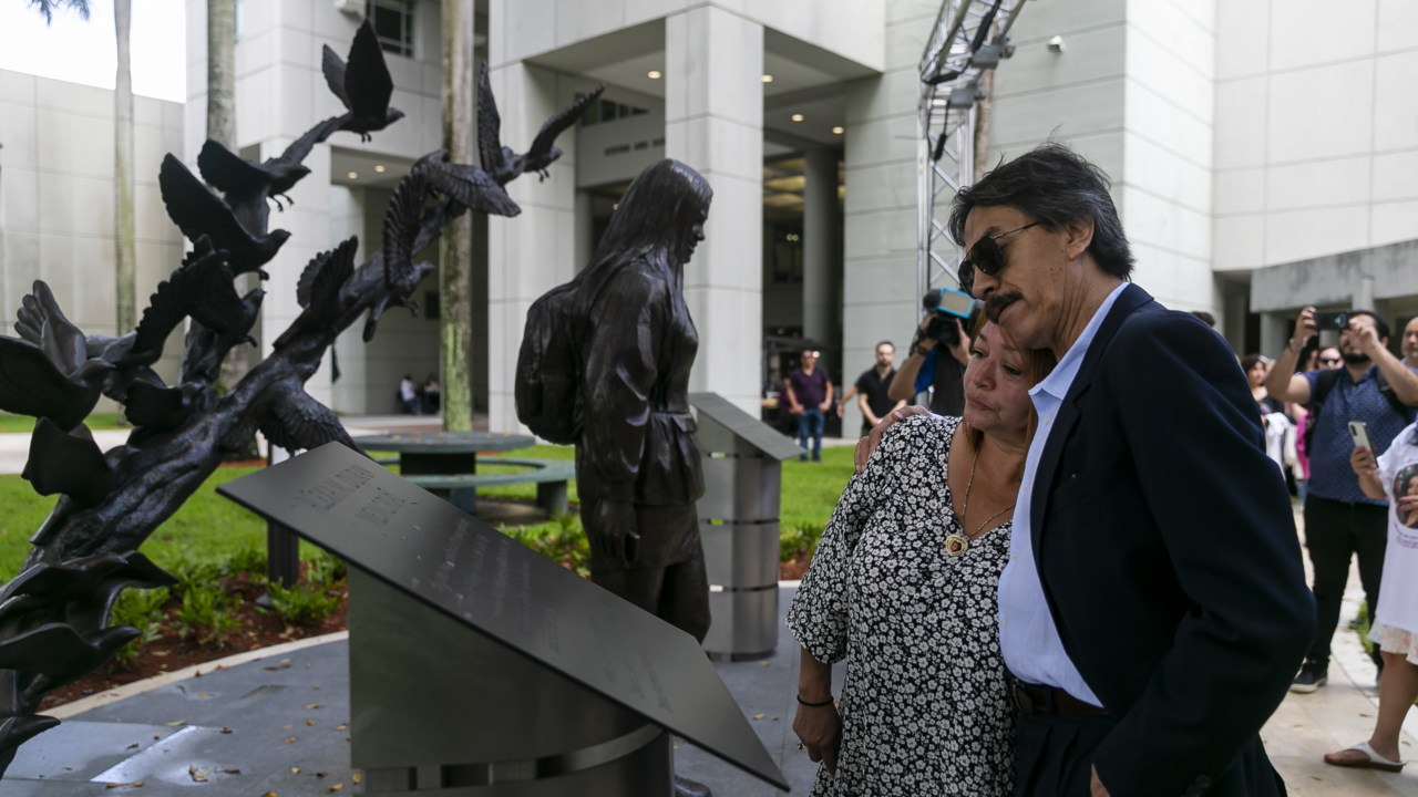 Memorial unveiled for FIU bridge collapse victims on campus