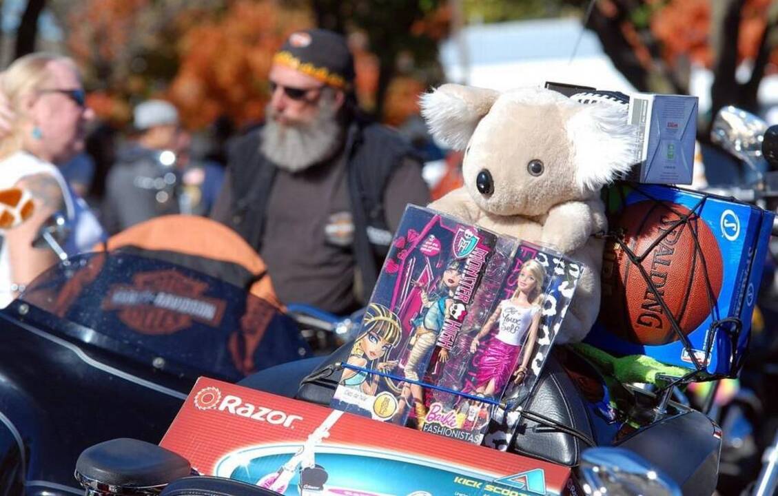 Motorcyclists bring Christmas to Wichita in 2017
