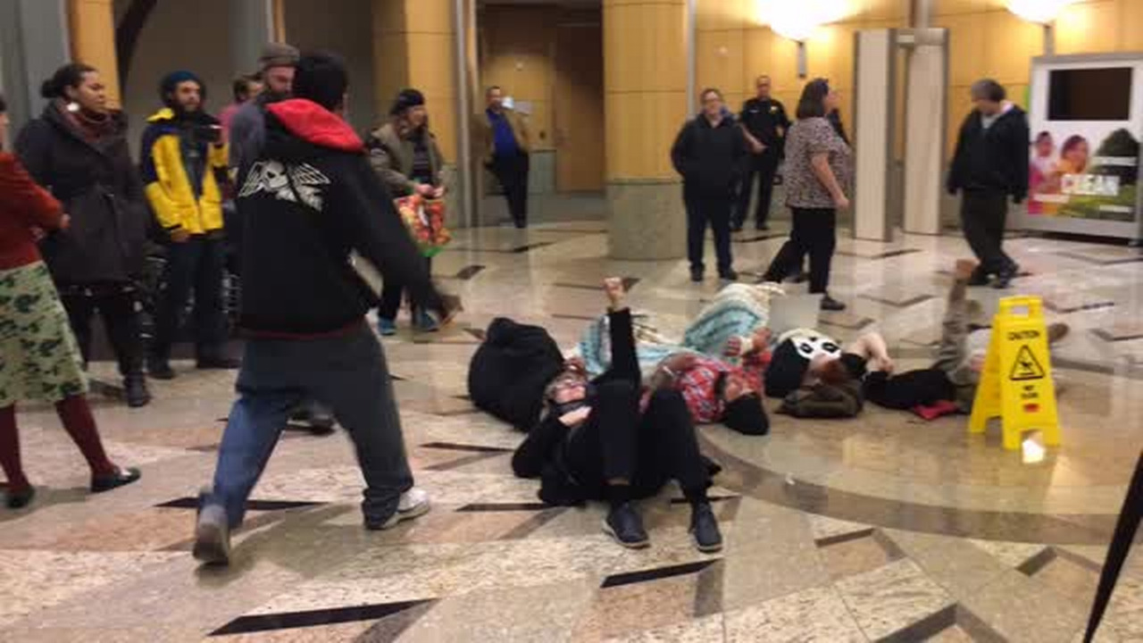 Homeless protesters force abrupt end to Sacramento City Council meeting