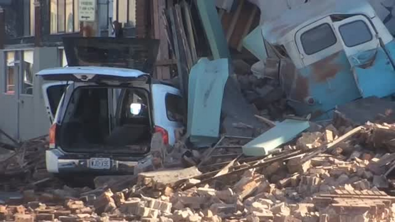 Car crashes into Crossroads building (Video) | Kansas City Star