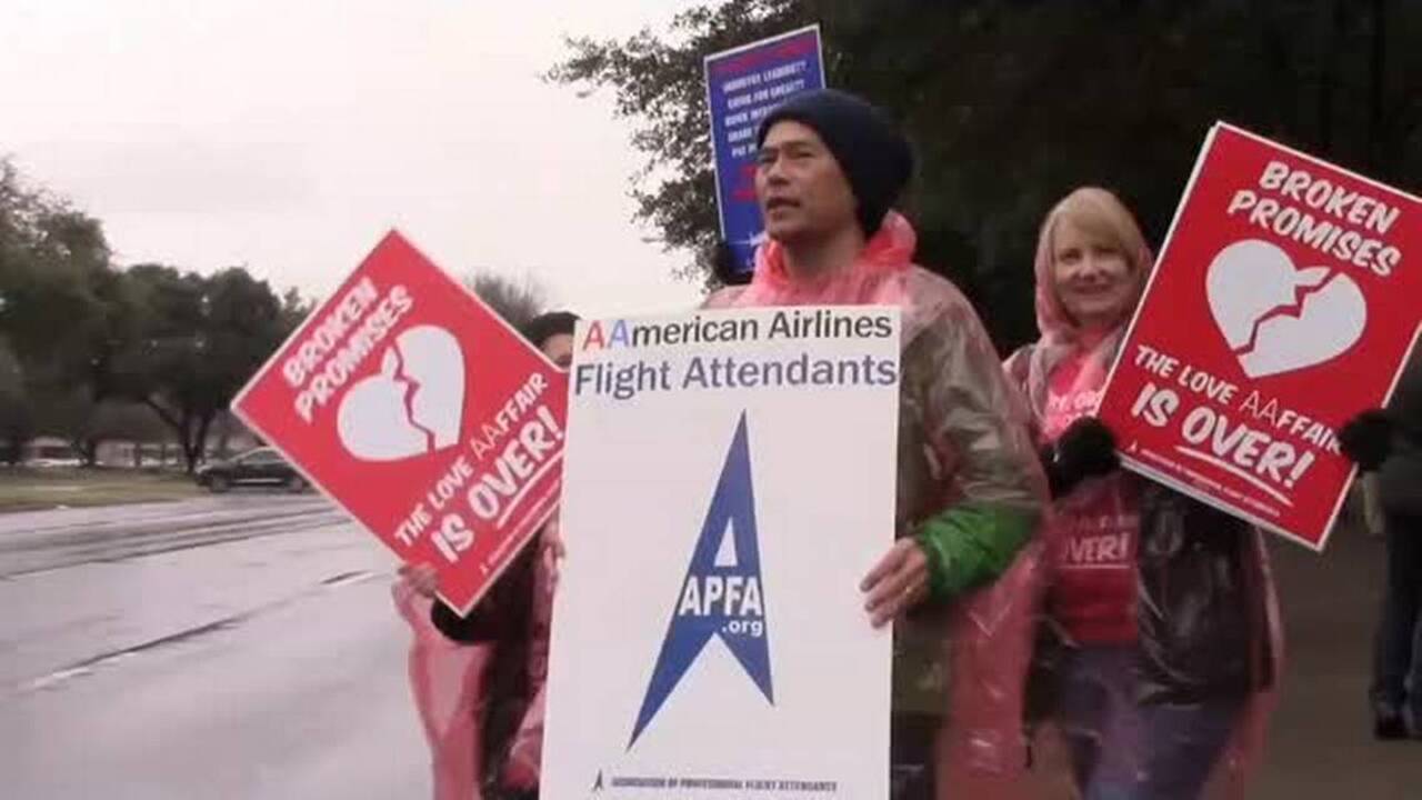 American Airlines flight attendants to picket in show of ‘extreme dissatisfaction’