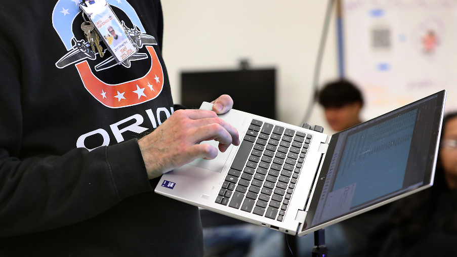 Orion High School students use AI to research projects