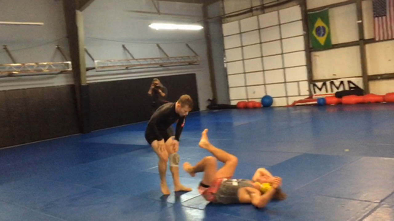 Urijah Faber training for UFC fight in Philippines