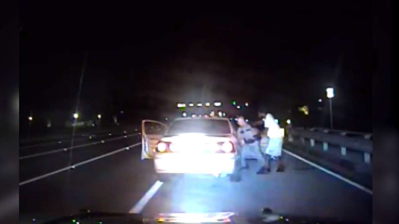 Watch as Florida deputy delivers baby girl on the side of the road