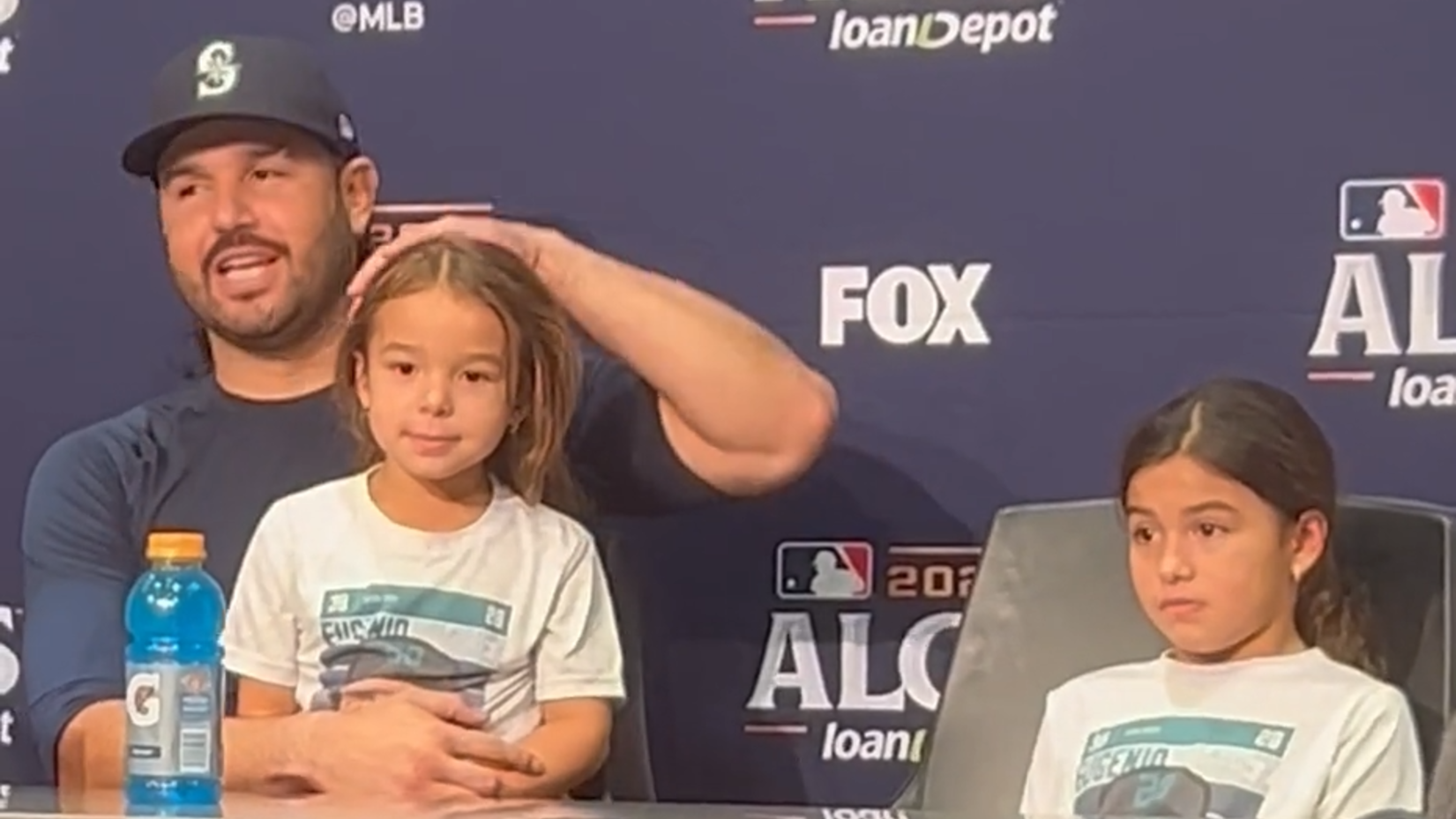 Slam right: Eugenio Suarez grand slam gets Mariners 1 win from World Series