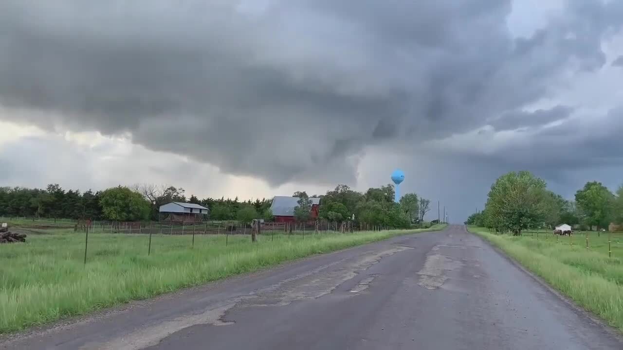 Dark cloud and tornado spotted in Effingham, Kansas