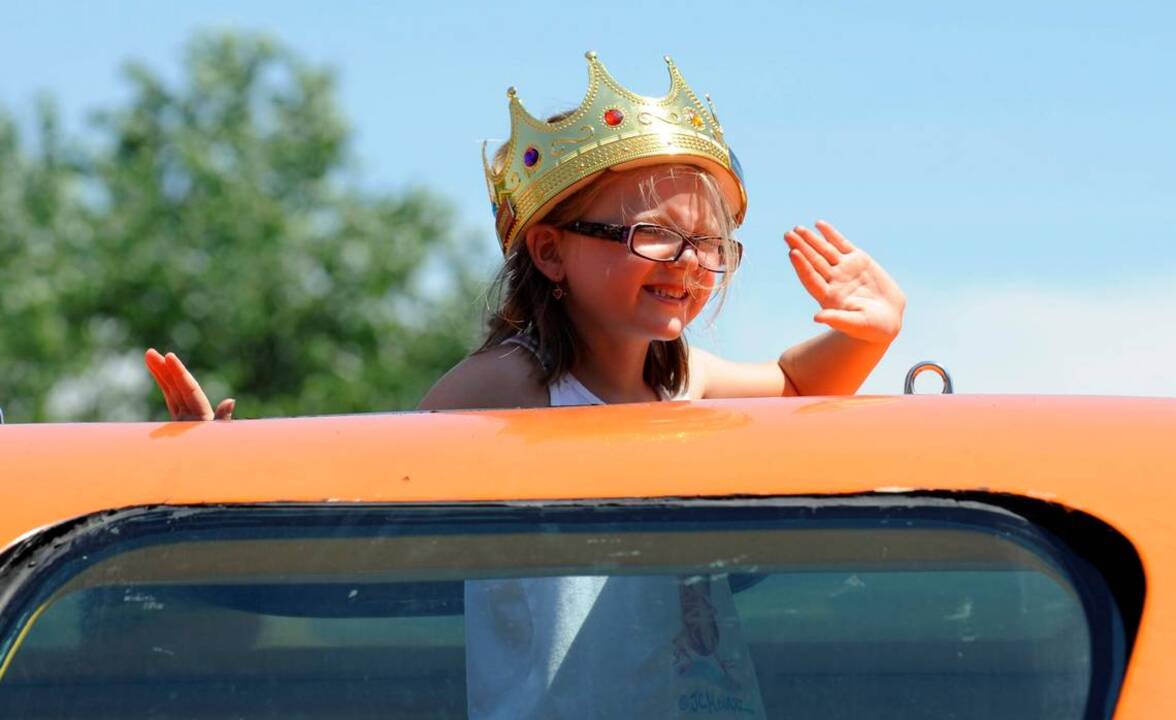 Wienermobile visits ‘Hot Dog Princess’