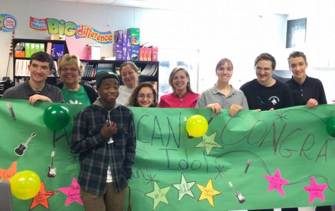 Video: Royal treatment for 'Idol' Lee Jean at Bluffton HS