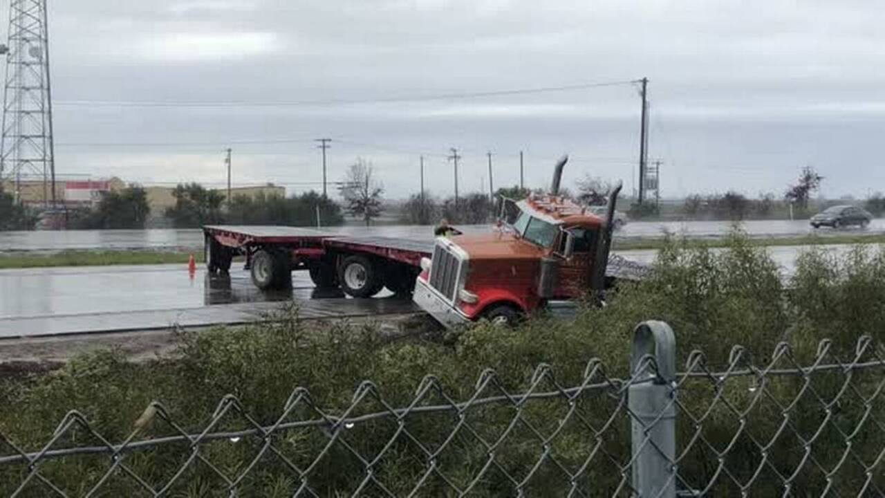 Highway 99 traffic in Merced blocked by crashed big rig | Merced Sun-Star