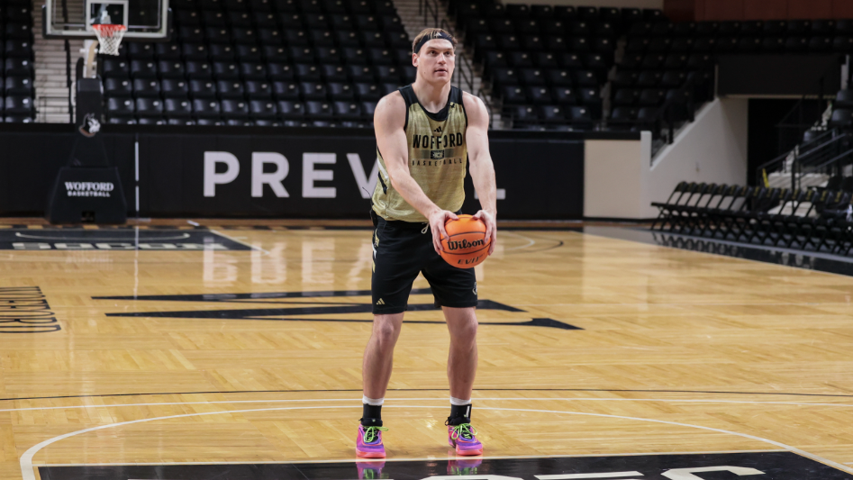 Wofford’s Kyler Filewich couldn’t sink a free throw so he started shooting underhand