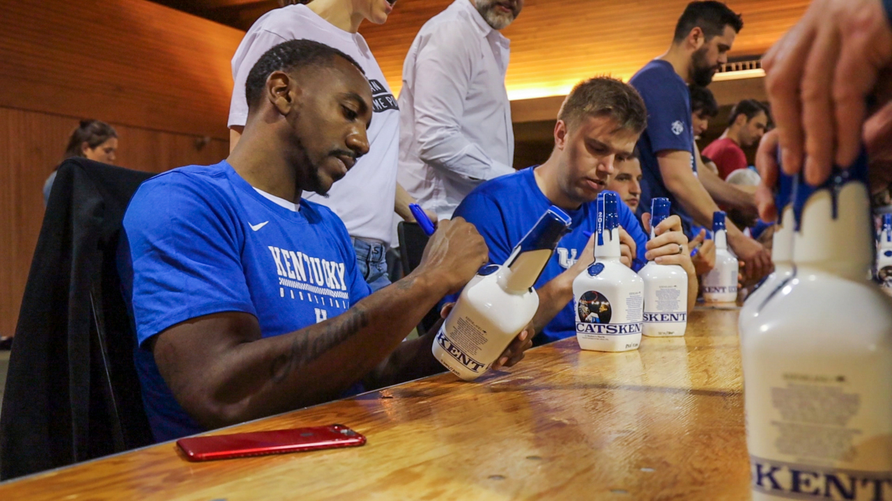 Former Kentucky basketball players sign Maker’s Mark 2012 championship bottles