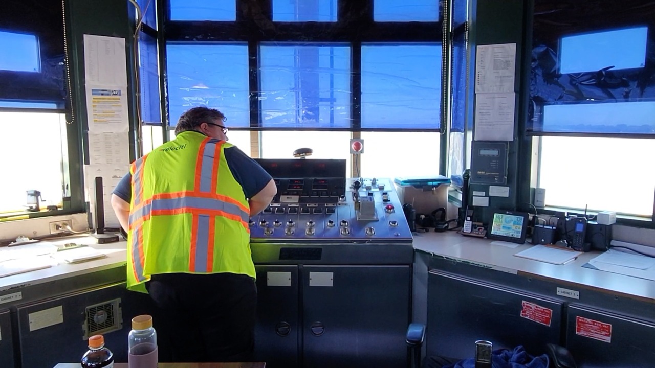 Rare inside look at control tower that opens swing bridge in SC