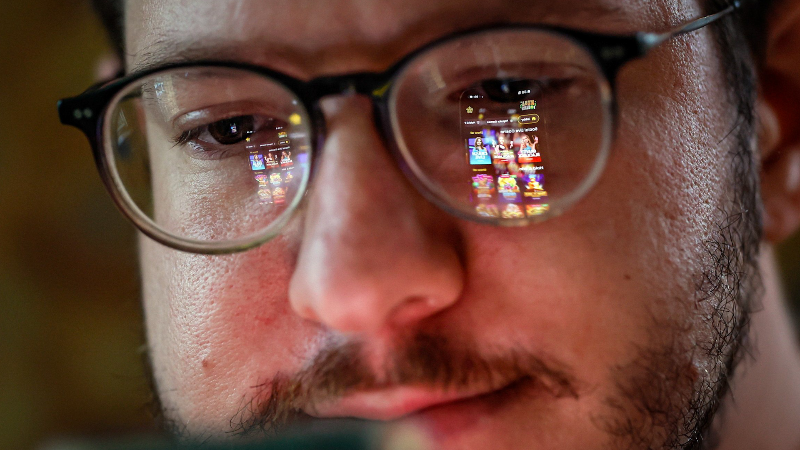 In Florida, it's easier than ever to gamble your life savings from the couch