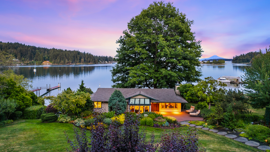 Ice cream parlor and tree house? See Washington estate for sale