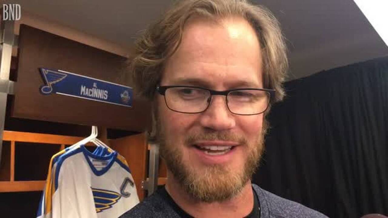 Blues top Blackhawks in Winter Classic Alumni Game