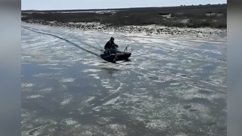 Watch as Murrells Inlet firemen rescue fisherman stuck in pluff mud. How they got him out