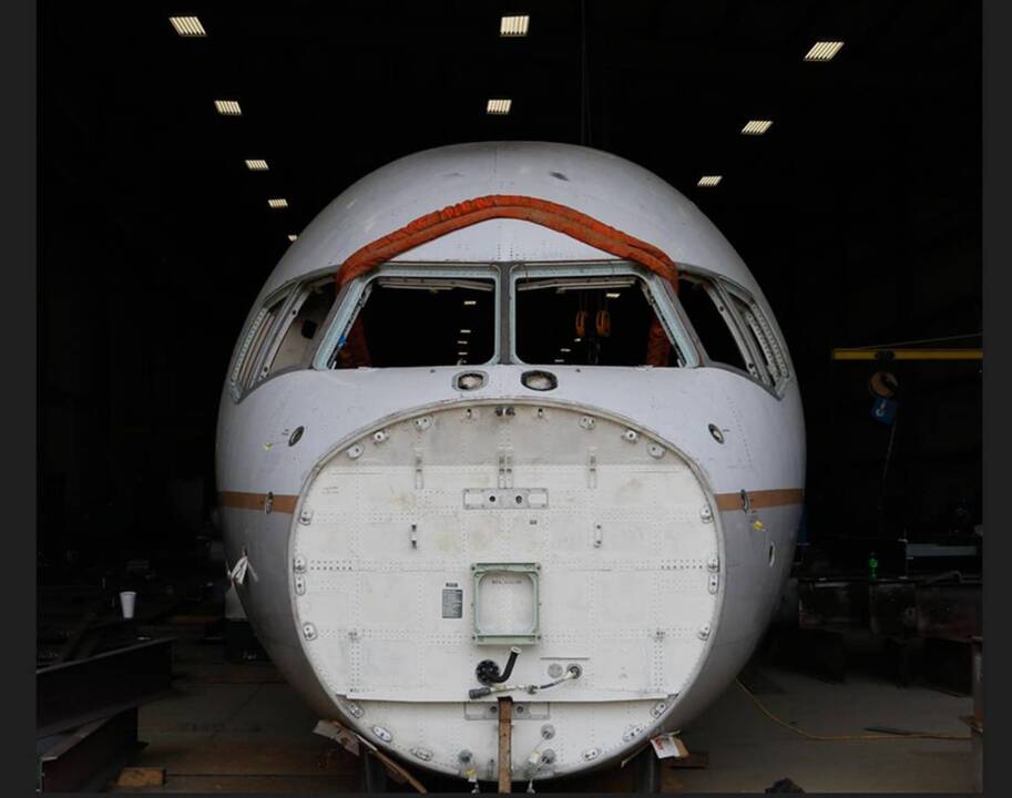 Boeing 757 cockpit to land on side of museum for flight exhibit