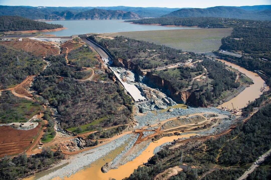 Is there too much water behind Oroville Dam? Critics say Army Corps standards unsafe