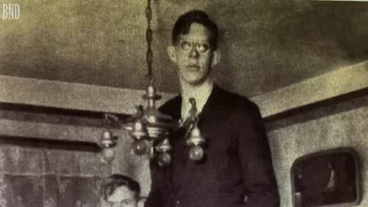 Remembering when the world’s tallest man visited Belleville