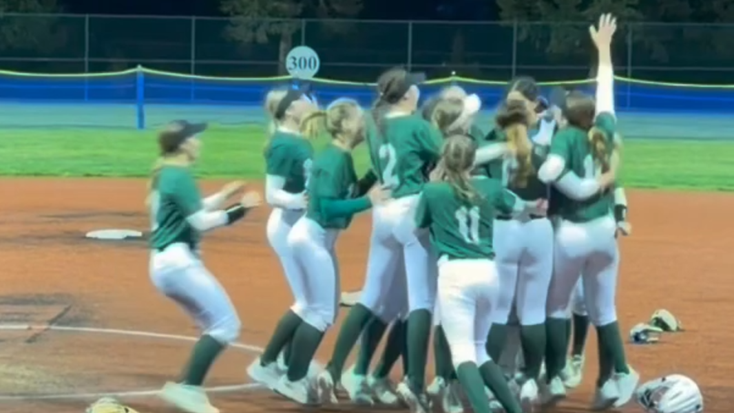 Watch: Hoyt tosses complete game, Peninsula celebrates district softball title