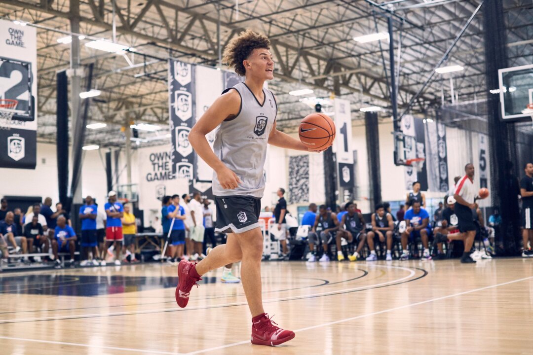 Watch Devin Askew run the point guard spot at USA Basketball camp